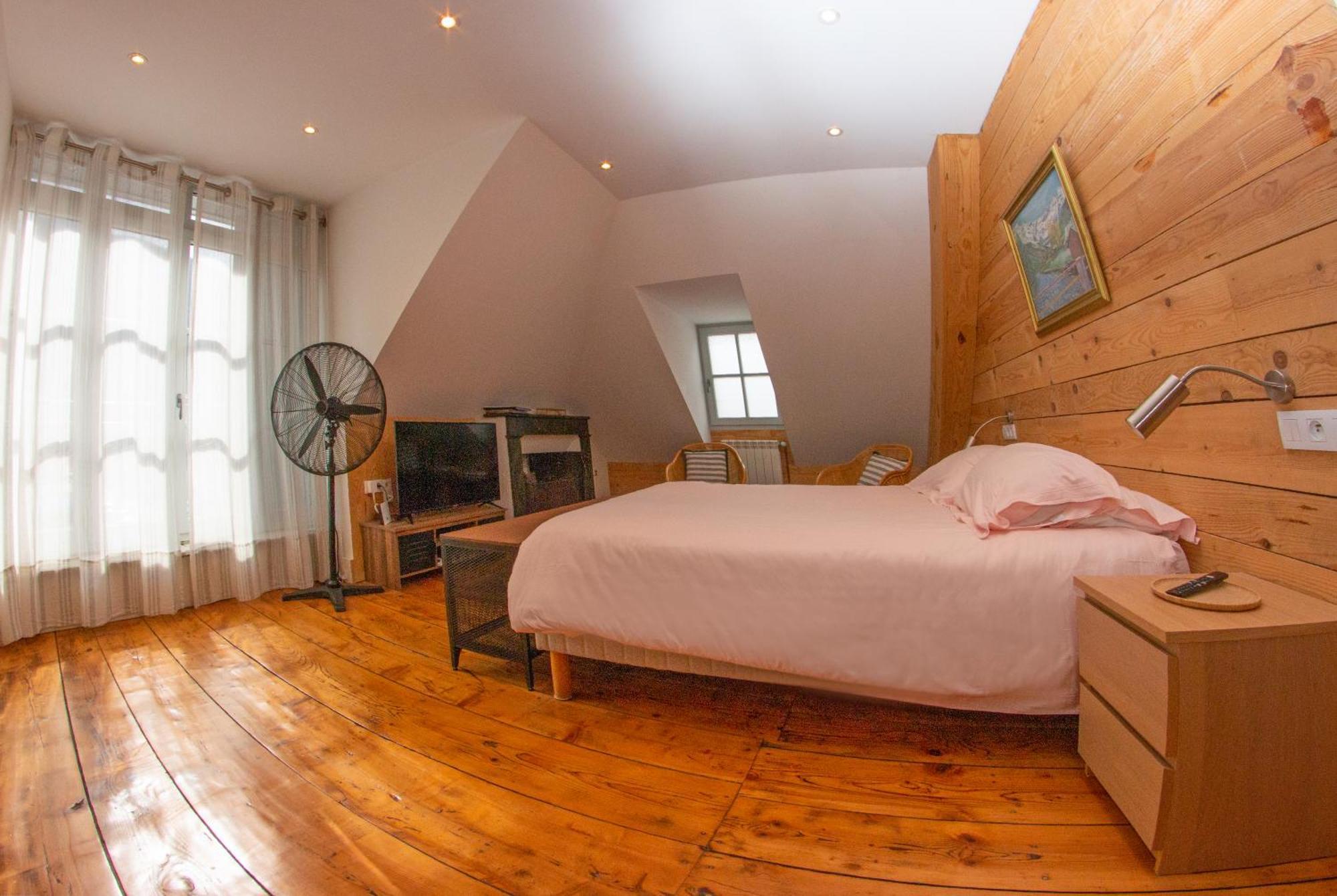 Отель Le 41 Avenue Foch Bagneres-de-Luchon Экстерьер фото