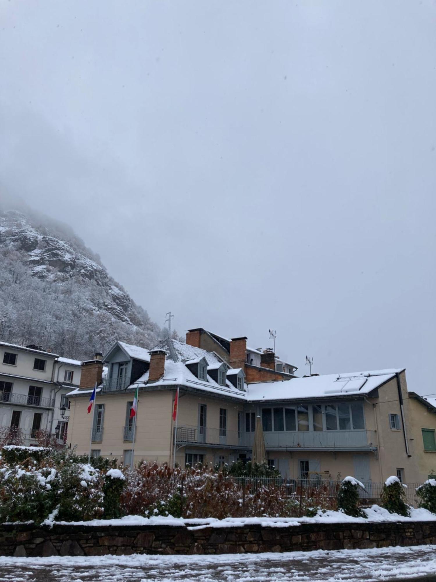 Отель Le 41 Avenue Foch Bagneres-de-Luchon Экстерьер фото